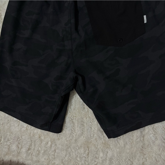 VUORI Men’s Black Camo Kore Short - Picture 10 of 13